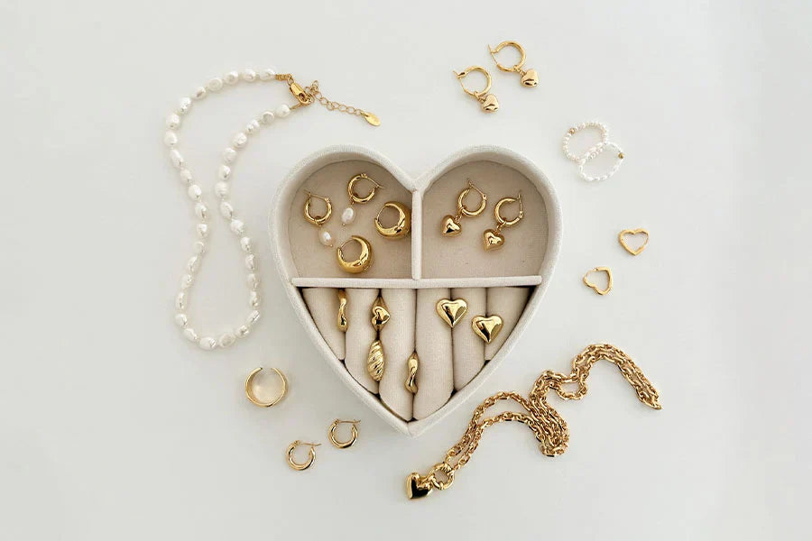 Valentine’s Day Jewelry Gift Guide: Thoughtful Gifts She’ll Love 💝