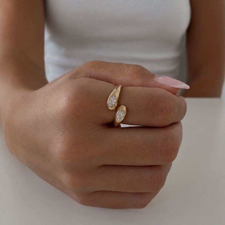 Hug Crystal Ring